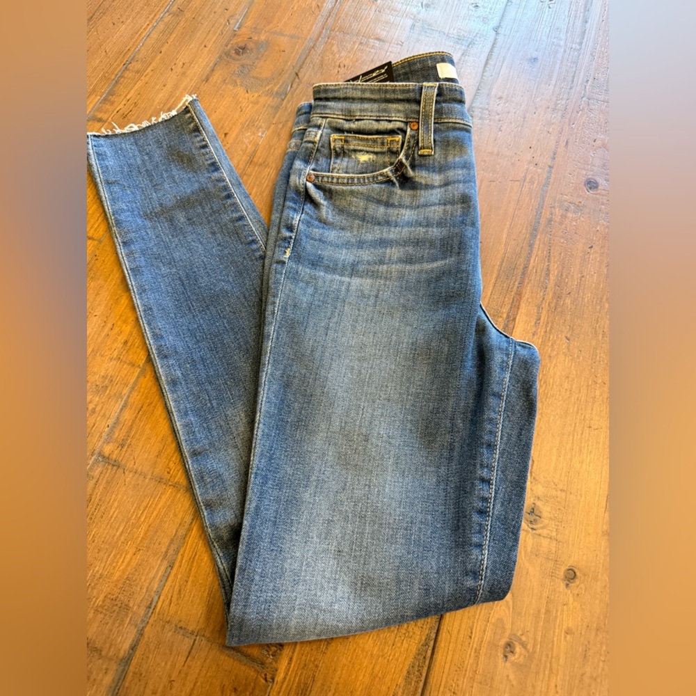 Joe’s skinny ankle cut hem style woman’s jeans. Size 24. NWT.